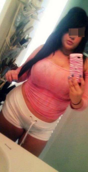 Jeune fille voulant se prendre une bite dans le cul à Nancy